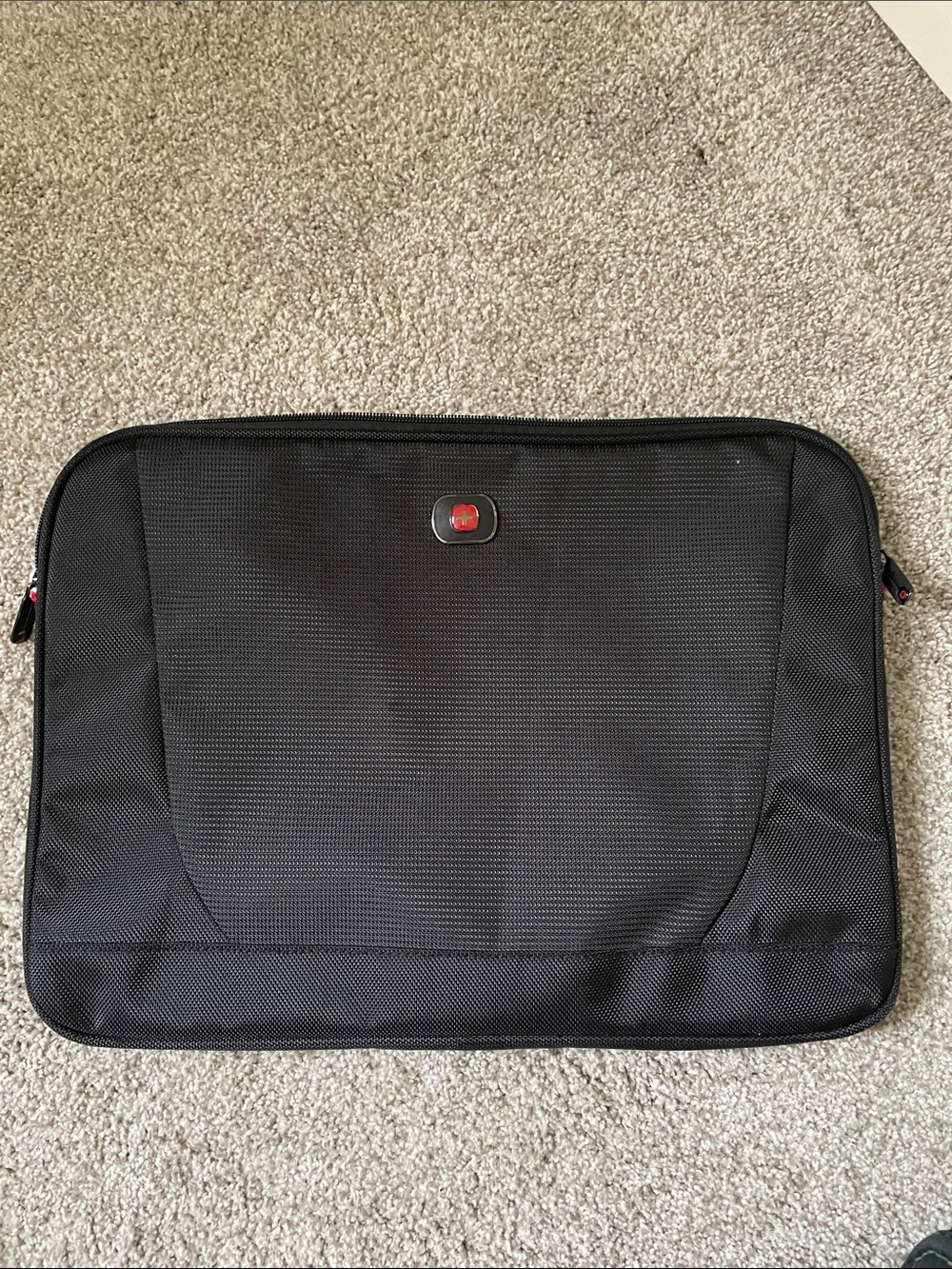 SwissGear laptop / tablet sleeve Black padded soft velvety lining